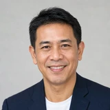 คุณวิรัตน์ เจ้าของโรงงานเฟอร์นิเจอร์ส่งออกในอำเภอหางดง