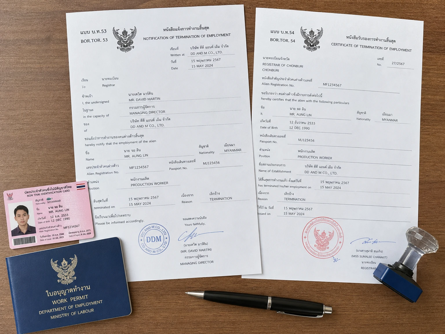 พาสปอร์ต CI ใบอนุญาตทำงาน และบัตรชมพูของแรงงานต่างด้าวเชียงใหม่ วางเรียงให้ตรวจสถานะและวันหมดอายุ