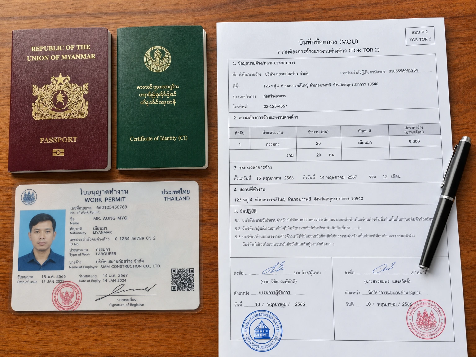 หนังสือเดินทางเมียนมา ตราวีซ่า Non-Immigrant L-A และใบอนุญาตทำงานวางคู่กันบนโต๊ะสำนักงานในเชียงใหม่