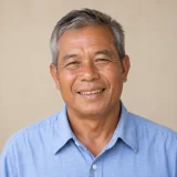คุณประยูร เจ้าของนาข้าวและไร่ถั่วเหลือง อำเภอดอยหลวง