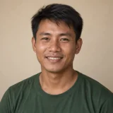 คุณจายแสง แรงงานชาวไทใหญ่จากเมียนมา ทำงานในนาข้าว อำเภอแม่ลาว