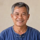คุณบุญชัย เจ้าของสวนลำไย อำเภอป่าแดด