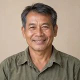 คุณวรวุฒิ เจ้าของสวนยางพารา ต.หงาว อำเภอเทิง