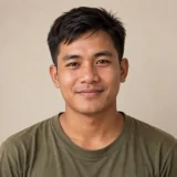 คุณสมสัก แรงงานลาวในสวนผลไม้ อ.เวียงแก่น